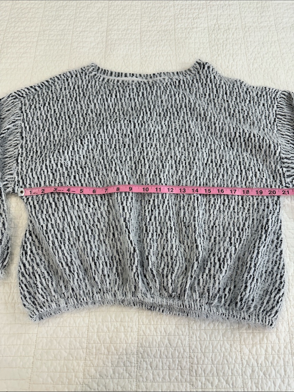 Jennifer Lopez Large Lightweight Black &White Knit Pullover Sweater - Picture 3 of 4